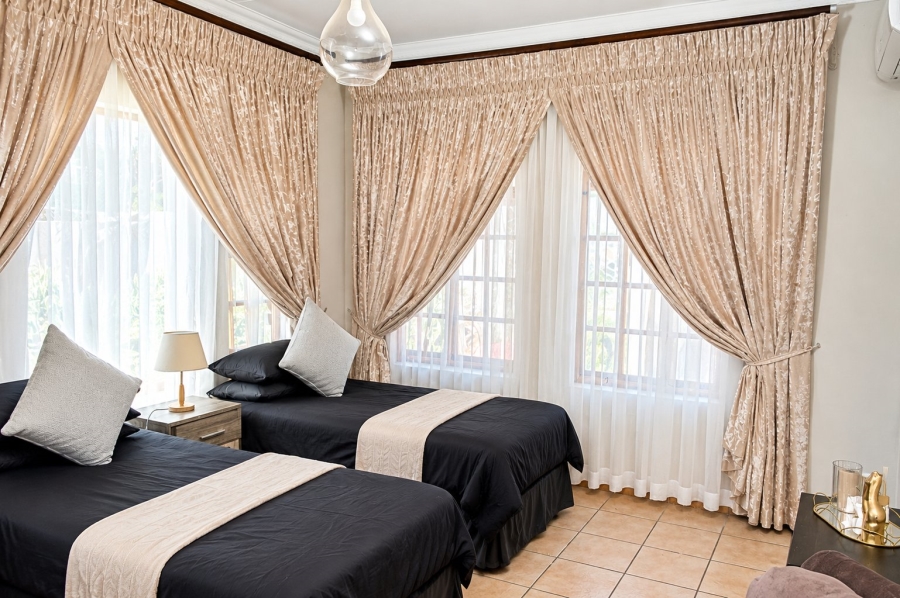 5 Bedroom Property for Sale in Wilkoppies North West